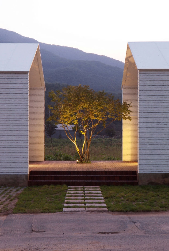 Mobile 메인 이미지 0